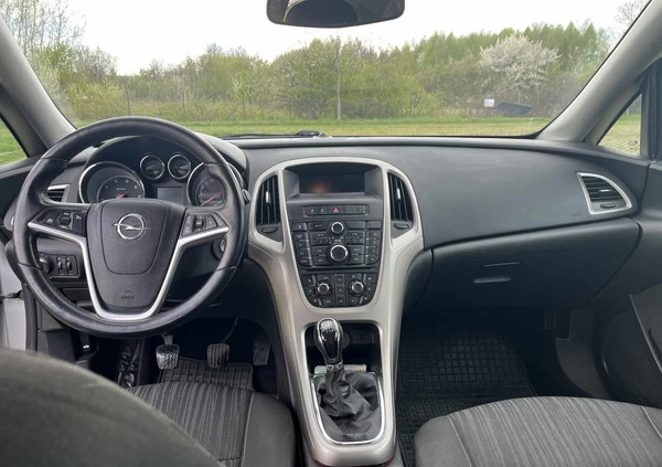 Opel Astra cena 20000 przebieg: 214000, rok produkcji 2013 z Gdańsk małe 137